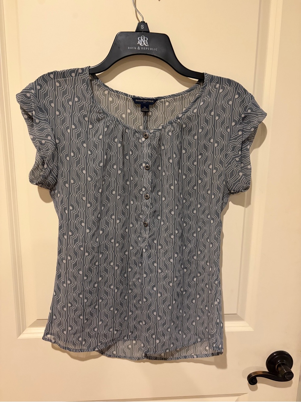 Banana Republic Blue Graphic Cap Sleeve Button-Up Blouse